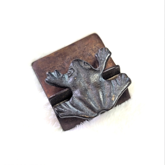 Vintage Bronze Frog Accent Business Card Holder - Picture 7 of 11
